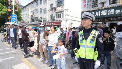 节日我在岗 | 五一坚守不打烊 荆州交警护航古城出行平安