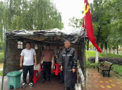 荆州区郢南社区：闻“汛”而动守平安 风雨过后显担当