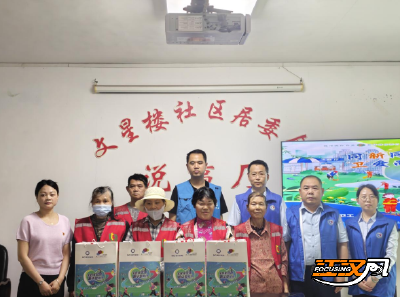 “仁爱厚德”暖人心  新华保险荆州中支为环卫工人送关爱