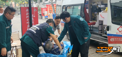 暖心！八旬游客突发脑梗  荆州市民全程陪护转危为安