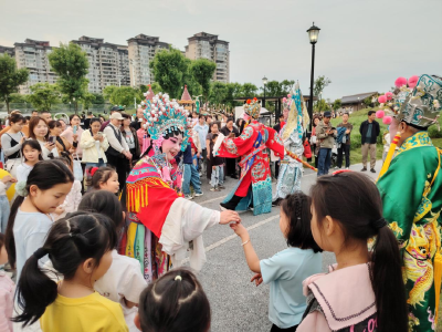 沉浸式互动、边走边演！石首这场别开生面的巡游活动，你围观了吗？