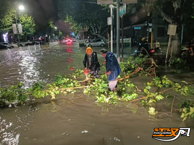 迎战强降雨丨连夜奋战 快速处置 荆州城管系统多措并举守护城市安澜