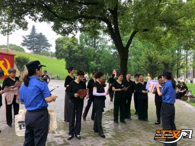 助力群众权益保障：沙市城管普法进江畔