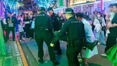 音乐节男子突发倒地，荆州民警3分钟开辟“生命通道”