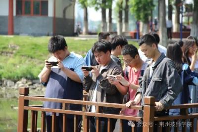 荆州技师学院开展摄影采风活动
