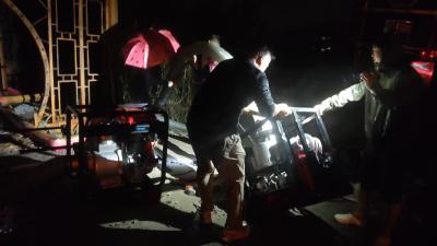迎战强降雨 | 雨夜不眠不休！荆州高新区党员干部通宵值守护平安
