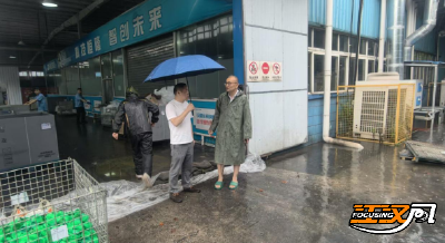 主动靠前 精准调度 荆州经开区经发局暴雨中助企渡难关