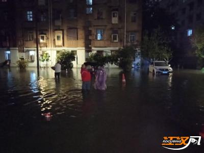 迎战强降雨 | 沙市区石闸门社区：干群同心筑防线  实干坚守护民安