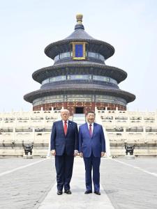 高清大图！习近平同美国总统特朗普参观天坛