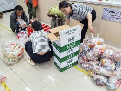 实地探访暴雨安置点→