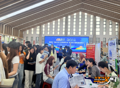 近2000人现场求职！荆州市“百城千校万企促就业”大学生专场招聘会举办