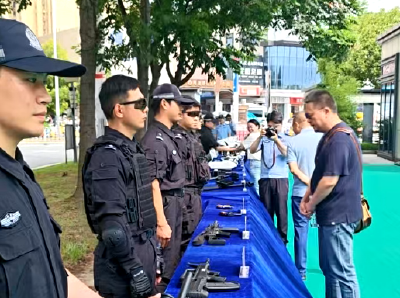 当“大V”遇见“警彩”   荆州市开展“网络大V进警营”主题活动