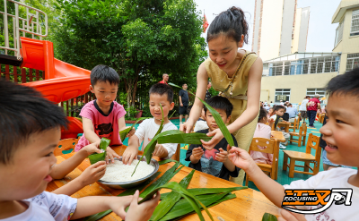 我们的节日·端午 | 荆州区郢南社区：粽香迎端午 邻里乐融融