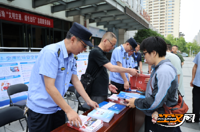 共筑运输安全防线 荆州交通多部门联合开展安全咨询日宣传