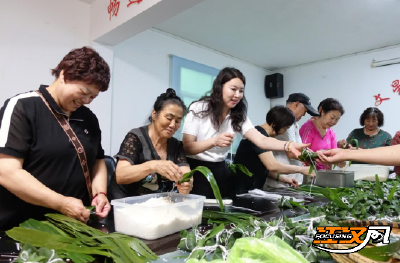 沙市区文星楼社区：邻里齐包粽 共度安康节