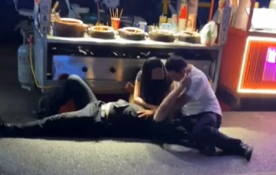“我是辅警，学过急救知识，让我来！”路遇群众街头昏厥 辅警学以致用紧急施救