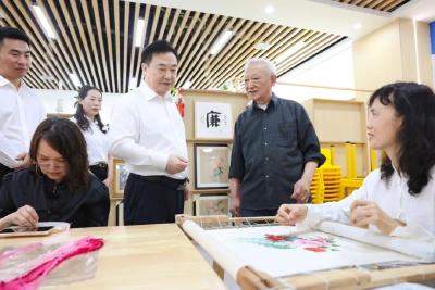 汪元程开展“七一”走访慰问活动并调研基层党建工作