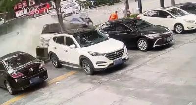 两名环卫工人清晨被撞不幸身亡，当地回应：系一对夫妻