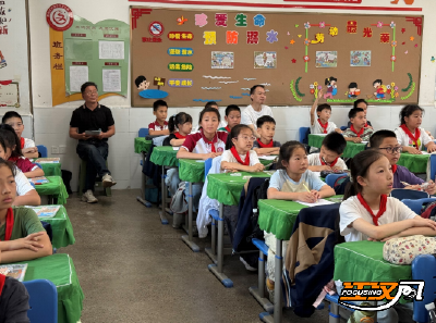 专家“问诊”课堂 赋能九年一贯制办学  沙市区教育顾问团队专项调研荆州经开区第二中学