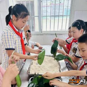 我们的节日·端午 | 荆州实验小学城东校区开展端午包粽子劳动实践活动