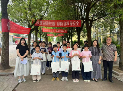  监利市三洲镇妇联开展困境儿童慰问活动