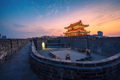 今日绿茵相聚，便是时隔32年的兄弟重逢