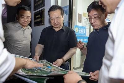 汪元程以“四不两直”方式检查中心城区防汛防台风工作