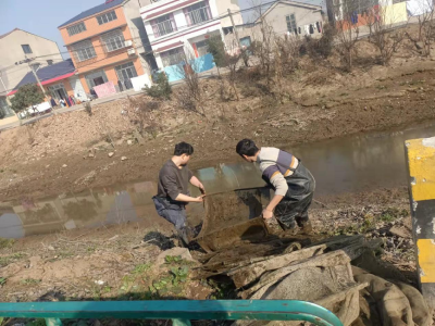 南口镇农业综合执法中队组织多部门联合开展沟渠清地笼网专项整治行动