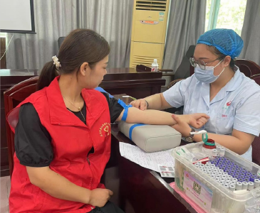 团山寺镇卫生院职工积极参加无偿献血活动