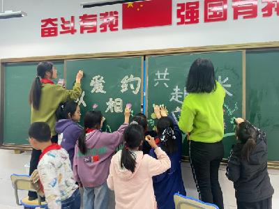 石首市实验小学召开“养成良好习惯  助力健康成长”主题家长会