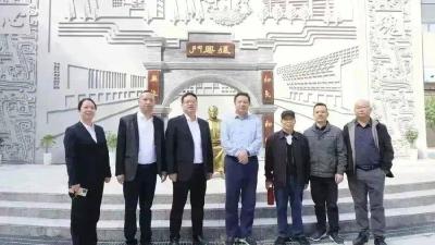 武汉大学教授吴传清访问指导石首一中