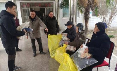 石首市养老服务指导中心开展送温暖慰问特困供养人员活动