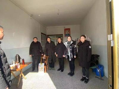 中国银行石首市支行到杨苗洲村慰问困难群众