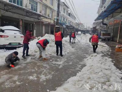 “冰”来将挡 迎“寒”而上：石首市久合垸乡党员干部齐上阵 迎风战雪保平安