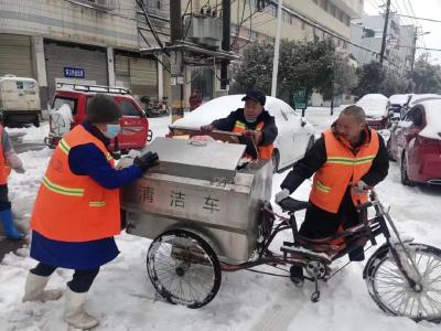 石首最美逆行者，雪中的那一抹环卫“橙”