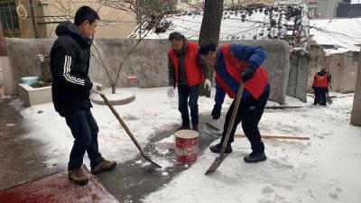 石首市人社局：冰雪更映党旗红 扫雪清障暖民心