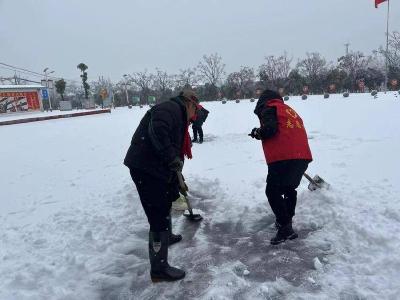 石首市横沟市镇：党员干部聚合力 迎风战雪保民生