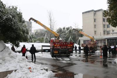 石首市审计局：大雪中车棚倾倒 他们快速协调解决难题