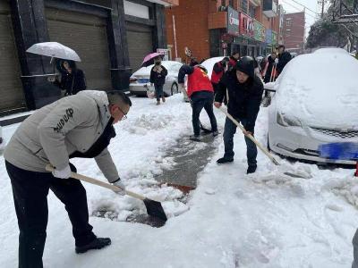 石首市公共就业和人才服务中心：齐心协力 铲雪除冰