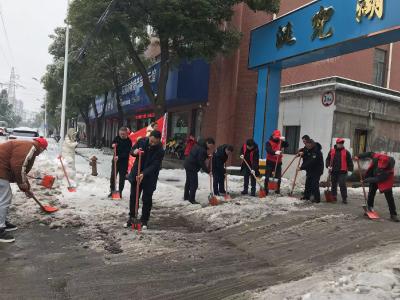 石首市交通运输综合执法大队以“雪”为令 遇雪而动        