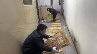 积极应对暴雪冻雨天气 石首城管严阵以待保平安