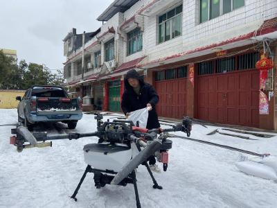 石首市高基庙镇：无人机“助力”除雪作业保安全