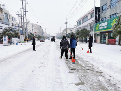 铲冰除雪保平安   久合垸乡在行动