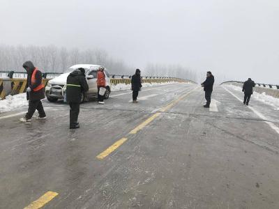 大雪返场！石首交通持续除雪保畅不停步！