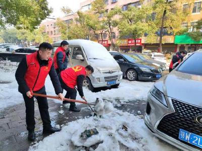 石首市商务局：铲雪除冰保畅通 为民扫出“平安路”