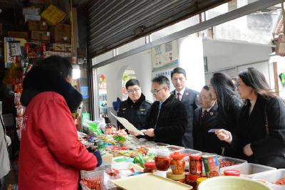 石首：农贸市场建立“农残快检室”