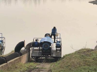 石首市久合垸乡袁家荡村：泵站助力抗旱 春耕保收“抢生产”