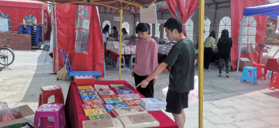 石首市原种场组织机关干部开展“爱心传递”捐赠图书活动