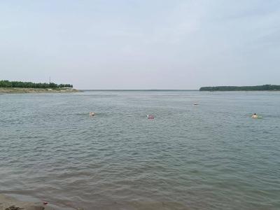 石首：夏天游玩长江边 安全时刻记心间