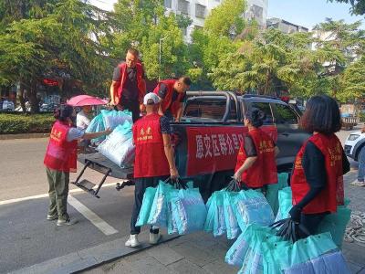 爱心不停歇 华容团洲灾民家门口感受石首爱心组织温暖